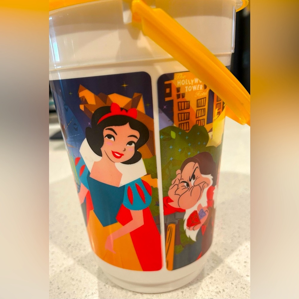 Disneyland 60th Anniversary Snow White Popcorn 🍿cup ! Excellent Condition
